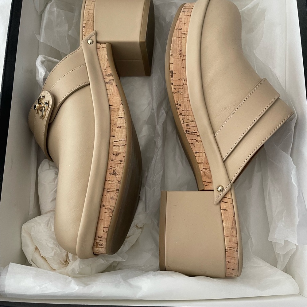 CHANEL Women's Cream Mules with Gold Accent size39 - Picture 3 of 12